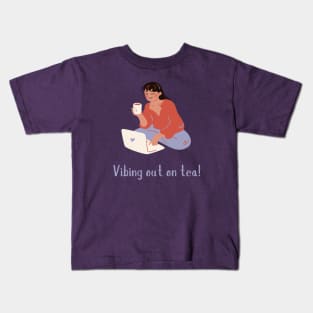 Vibing out on tea Kids T-Shirt